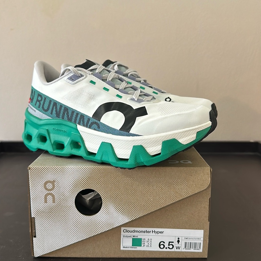 On Cloudmonster Hyper - NWT - women’s 6.5